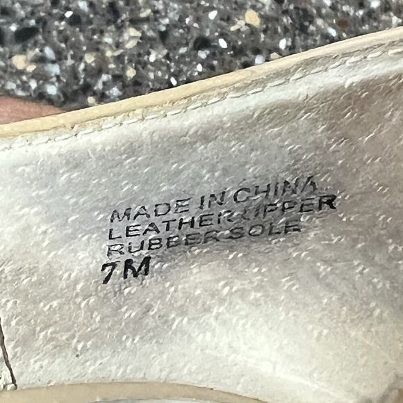 Michael Kors Womens Sz 7M Beige Patent Leather Ultra High Heels Slip On Platform - Picture 10 of 10